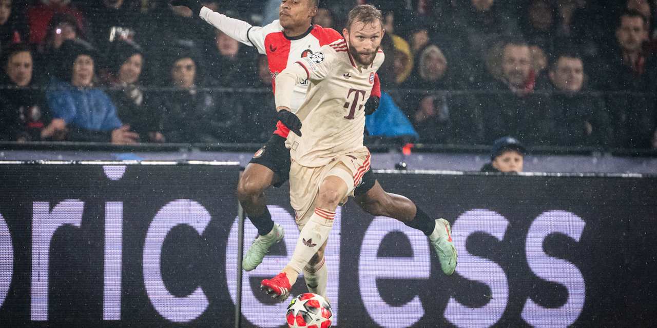 Konad Laimer m Zweikampf im Spiel zwischen FC Bayern und Feyenoord Rotterdam