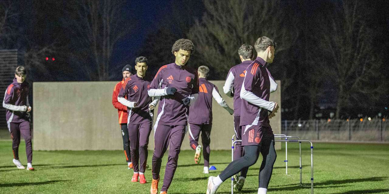 Die FC Bayern U19 im Training vor dem Auswärtsspiel gegen den Nachwuchs des 1. FC Köln in der DFB-Nachwuchsliga.