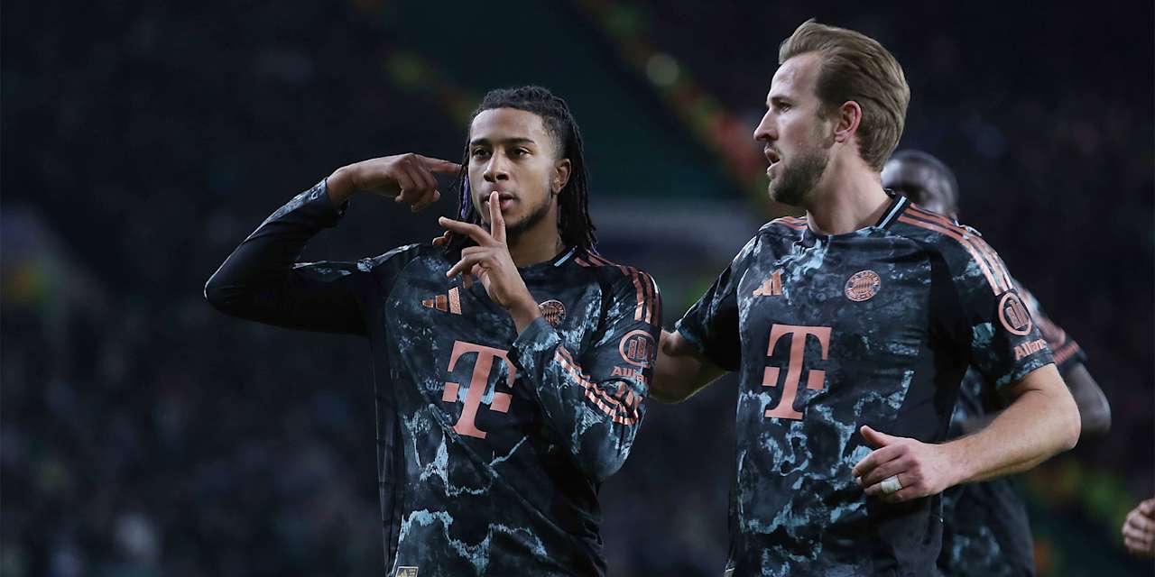 Michael Olise jubelt mit Harry Kane nach dem Tor zum 1:0 im Champions League-Spiel des FC Bayern bei Celtic Glasgow