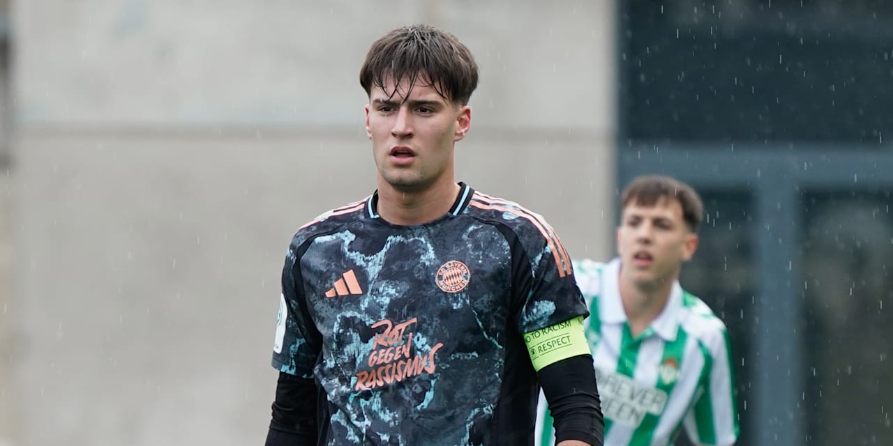 Javier Fernández während des Youth League-Duells bei Betis Sevilla