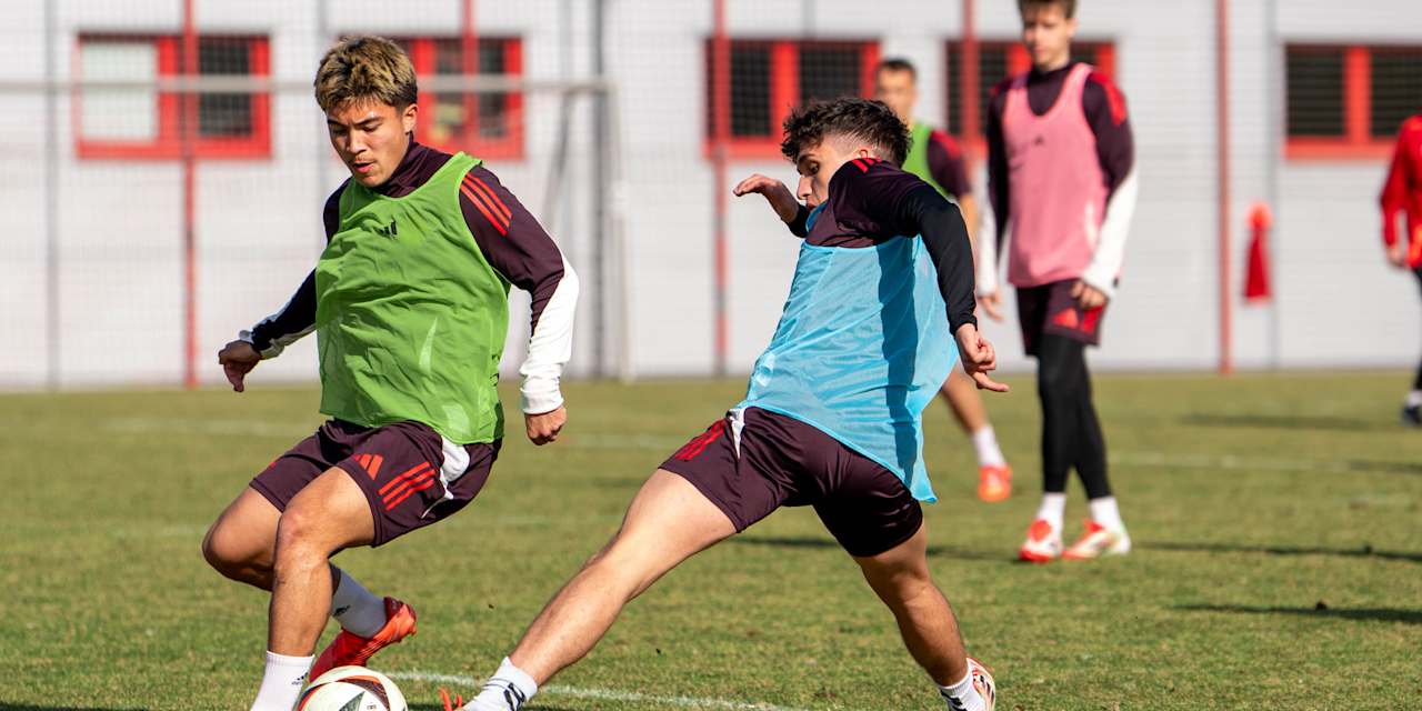 Angelo Brückner und Younes Aitamer im Training der Amateure.
