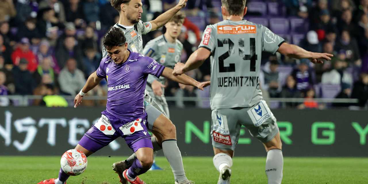 Matteo Pérez Vinlöf im Zweikampf im Spiel gegen SK Austria Klagenfurt.