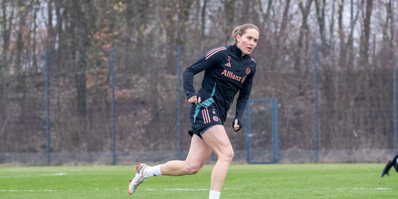 Sydney Lohmann im Training  der FC Bayern Frauen