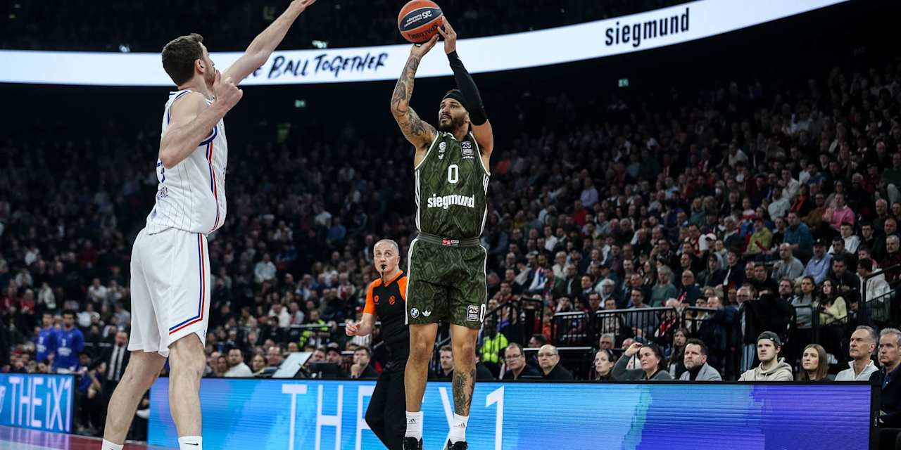 FC Bayern Basketball falls at home to Anadolu Efes in the SAP Garden.