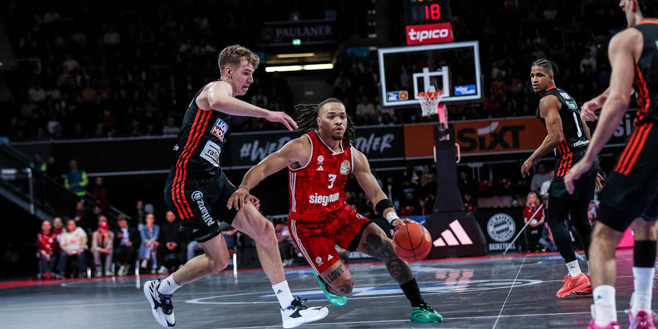 Carsen Edwards zieht zum Korb