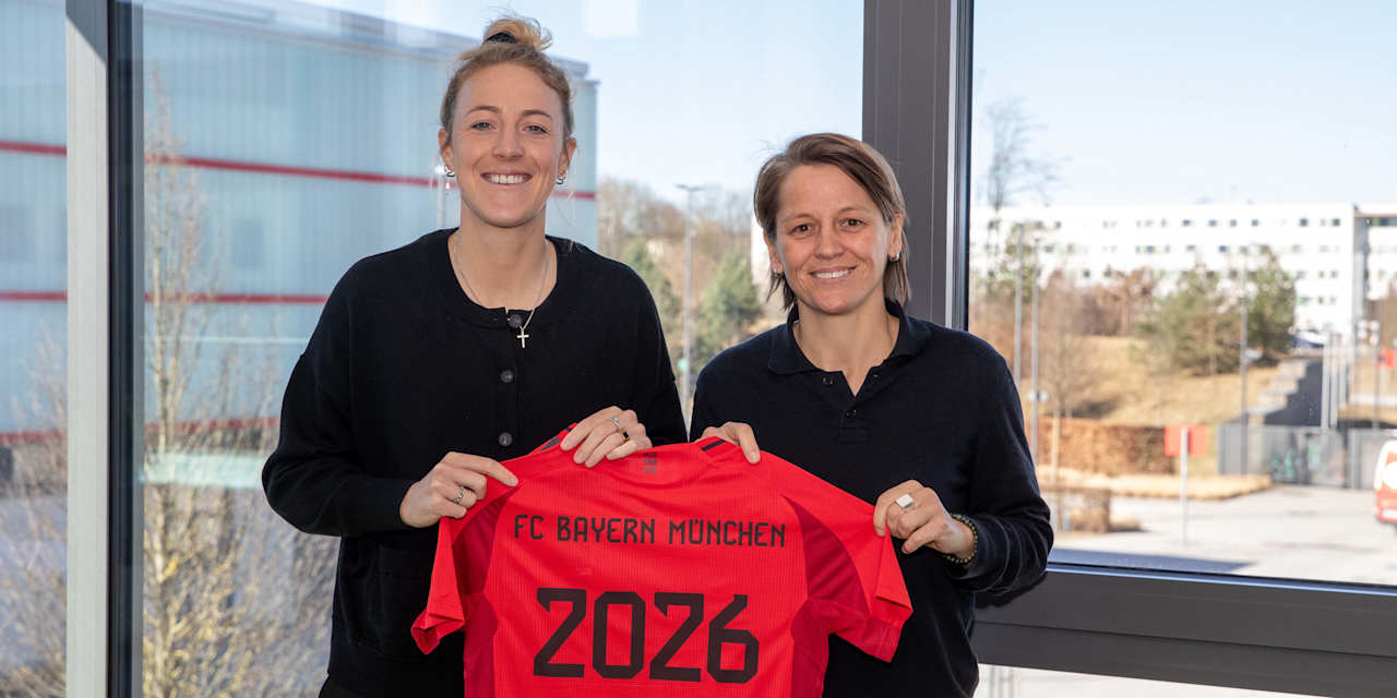 Carolin Simon und Bianca Rech bei der Vertragsunterschrift.