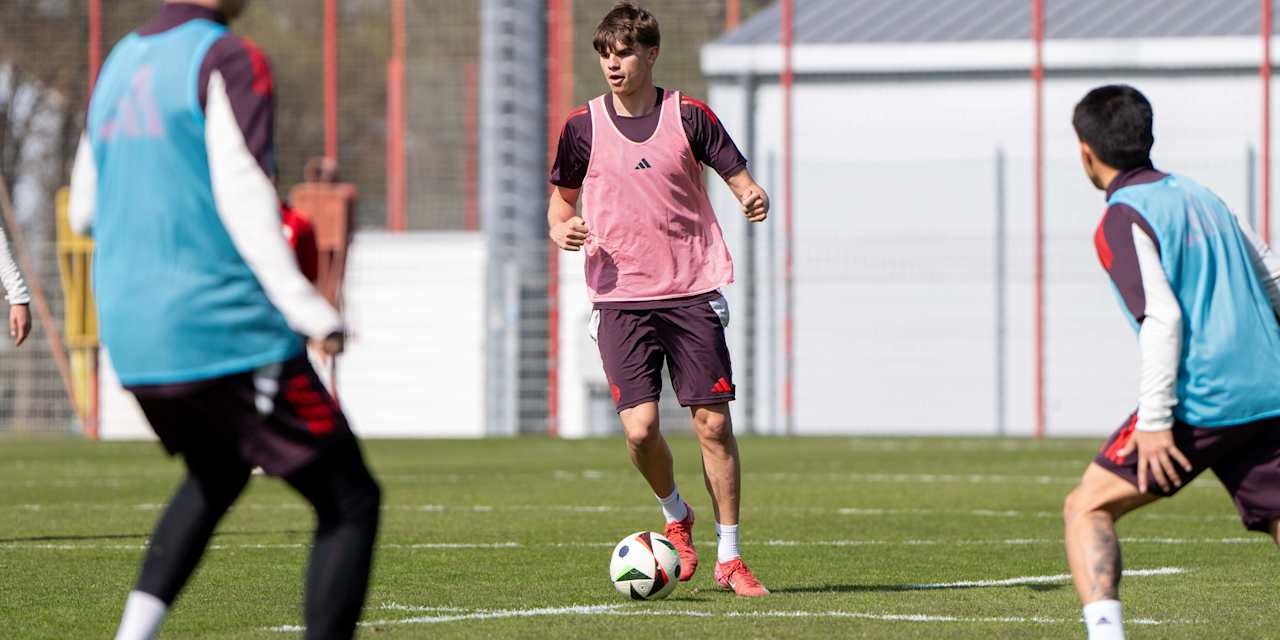 Die FCB-Amateure während einer Trainingseinheit an der Säbener Straße.