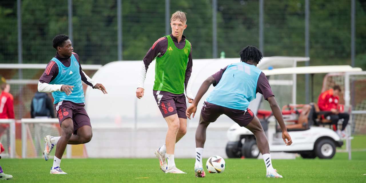 Training der FC Bayern U17 vor dem Heimspiel gegen Nürnberg.