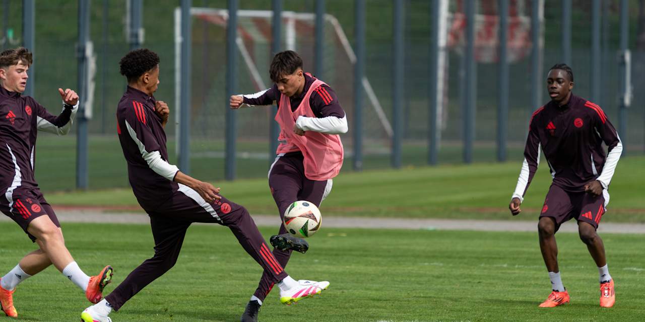 Training der FC Bayern U17 vor dem Heimspiel gegen Nürnberg.