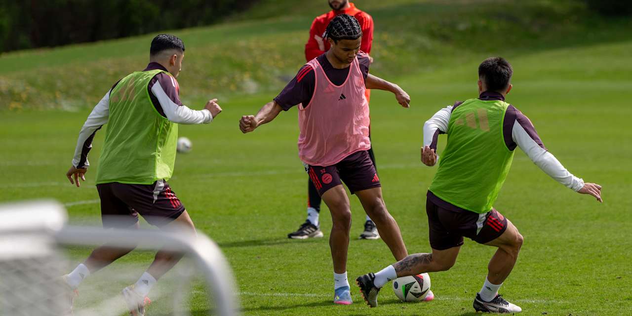 Die FCB-Amateure während einer Trainingseinheit an der Säbener Straße.