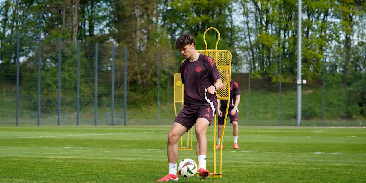 Louis Richter im Training der U19 am FC Bayern Campus.