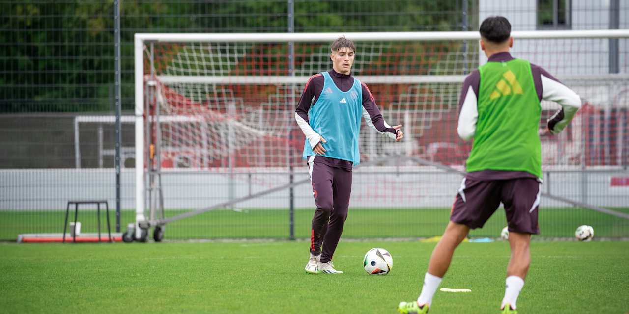 Training der FC Bayern U17 vor dem Spiel beim FC Ingolstadt