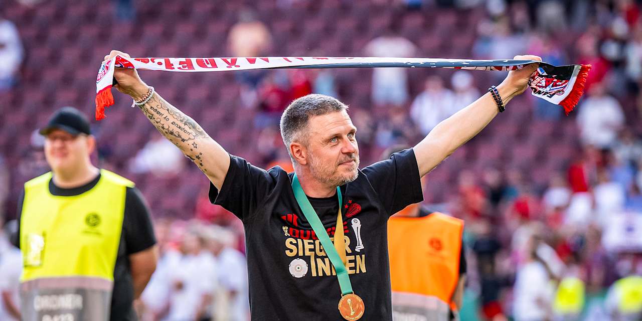 Alexander Straus nach dem gewonnenen Pokalfinale gegen den SV Werder Bremen