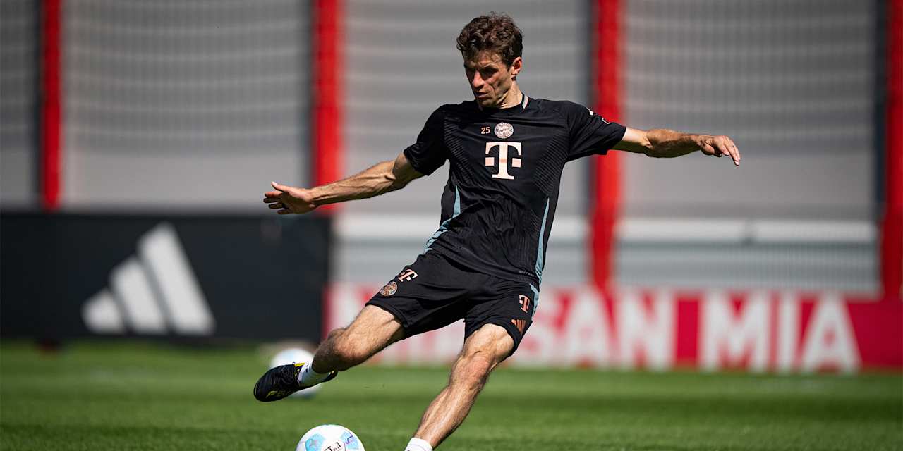 Thomas Müller beim Torabschluss im Training des FC Bayern
