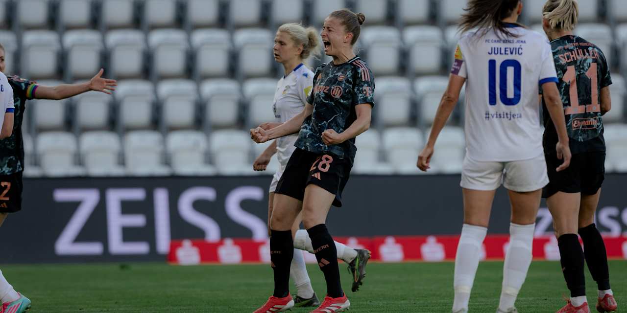 Michelle Ulbrich of FC Bayern Women celebrates her goal.