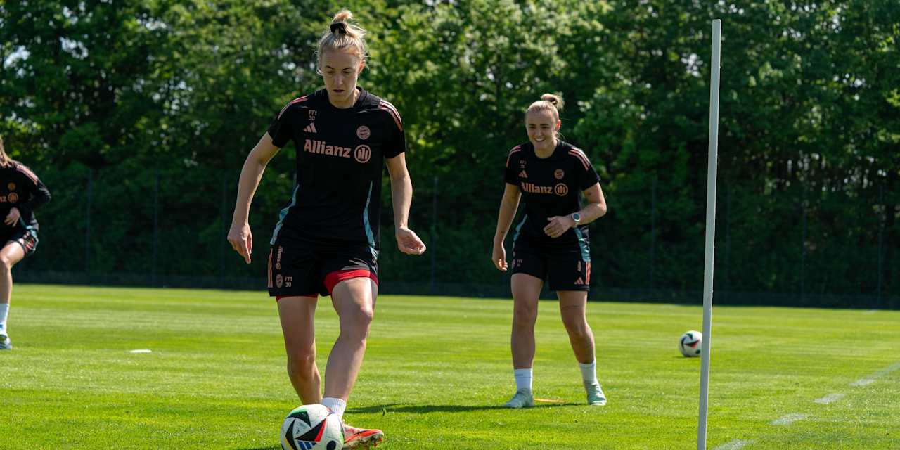 Carolin Simon Georgia Stanway Training FC Bayern Women