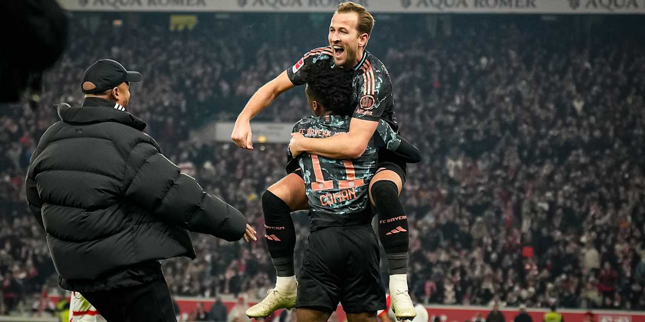 Harry Kane und Kingsley Coman bejubeln ein Tor gegen Stuttgart