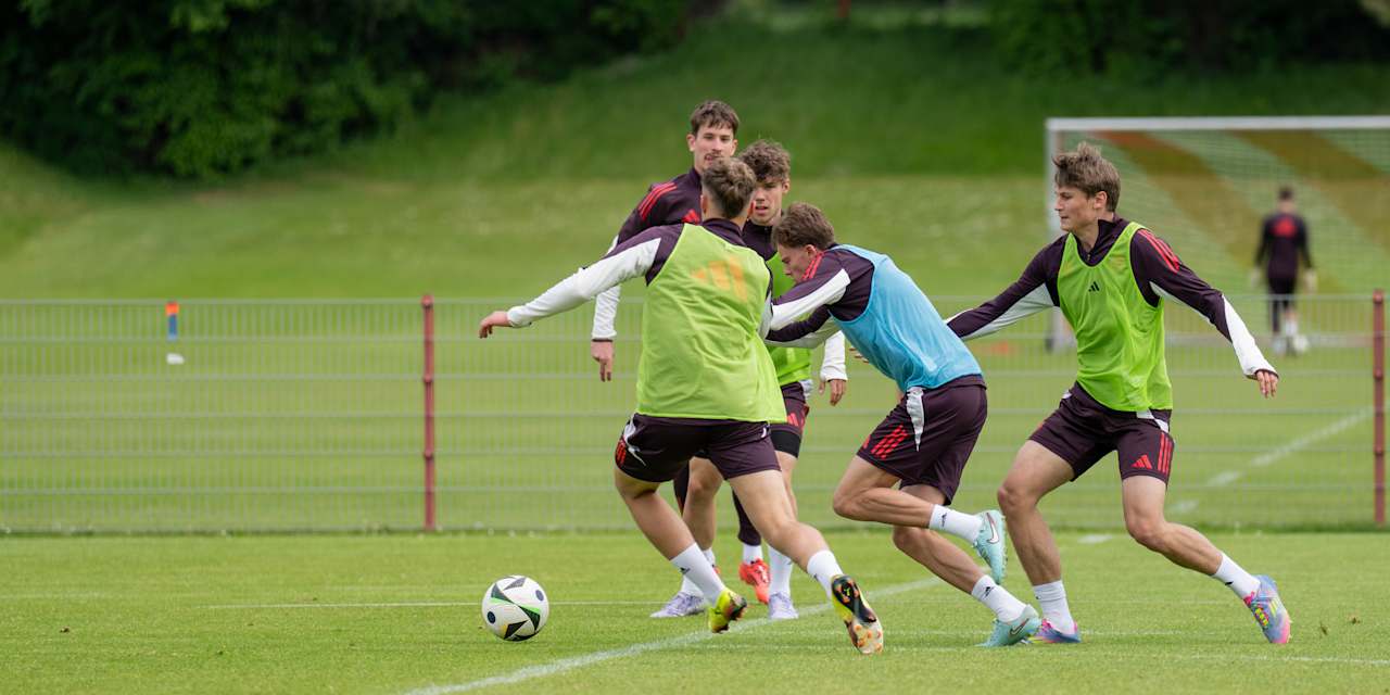 Die FC Bayern Amateure beim Training.