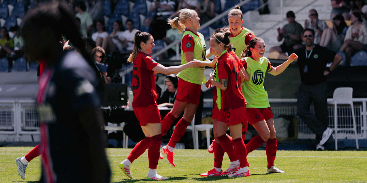 FC Bayern Women celebrate victory over Paris Saint-Germain