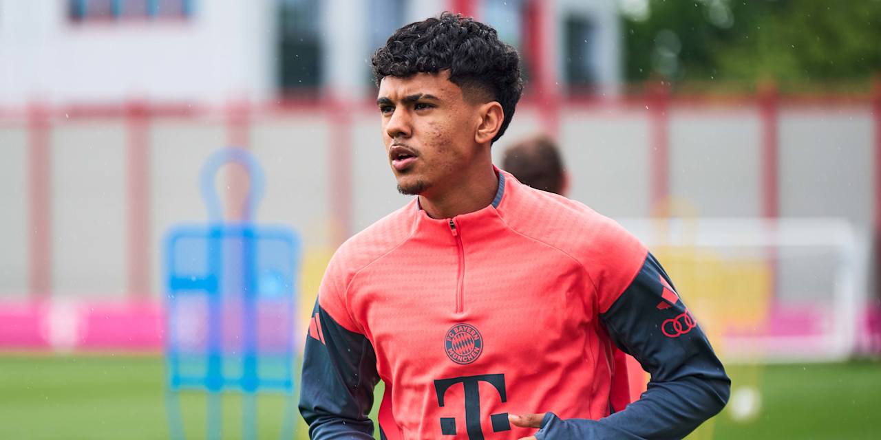 Adam Aznou entrenamiento FC Bayern Säbener Straße