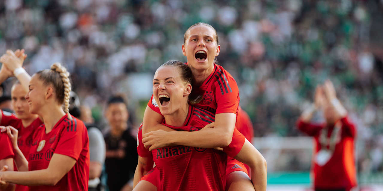 Magdalena Eriksson und Klara Bühl jubeln gemeinsam nach dem Sieg im DFB-Pokal-Finale gegen den SV Werder Bremen in Köln.