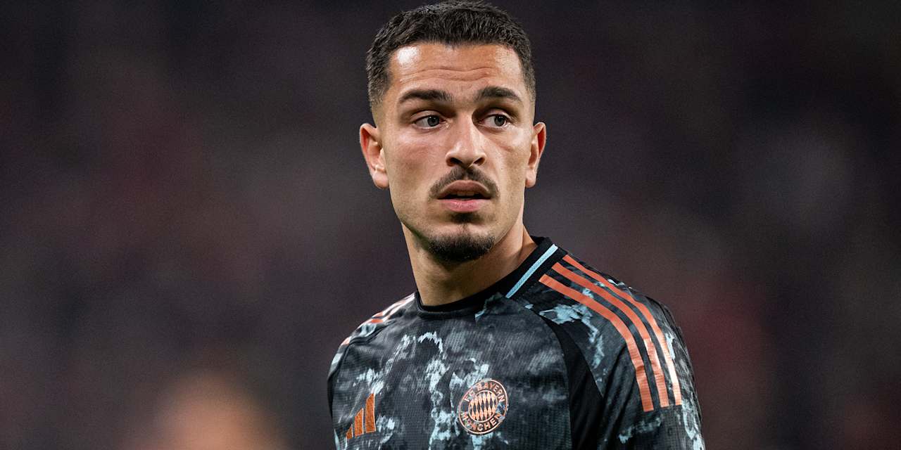 Arijon Ibrahimovic im Trikot des FC Bayern bei einem Spiel