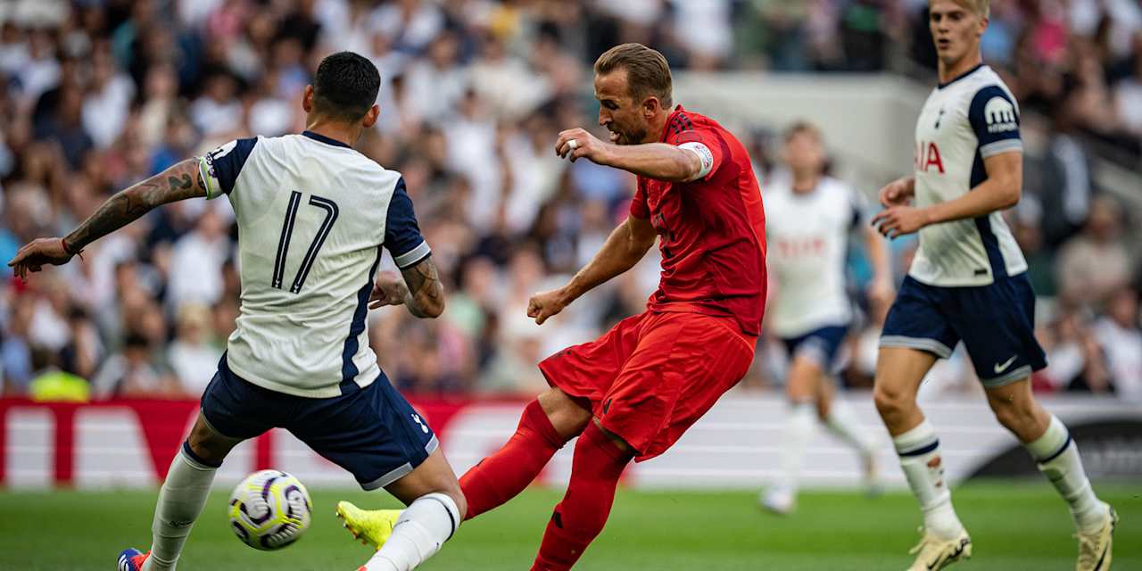 Harry Kane setzt im Testspiel des FC Bayern gegen Tottenham Hotspur zum Torschuss an.