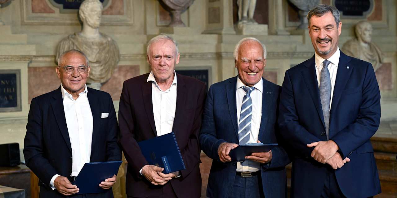 Magath, Gerland and Roth honoured with the Bavarian Order of Merit by Minister-President Markus Söder.