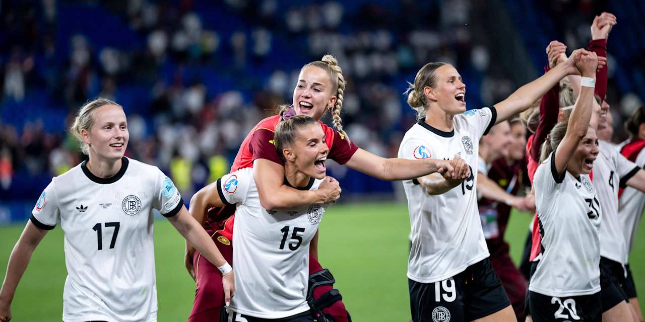 Germany celebrate reaching the EURO semi-finals