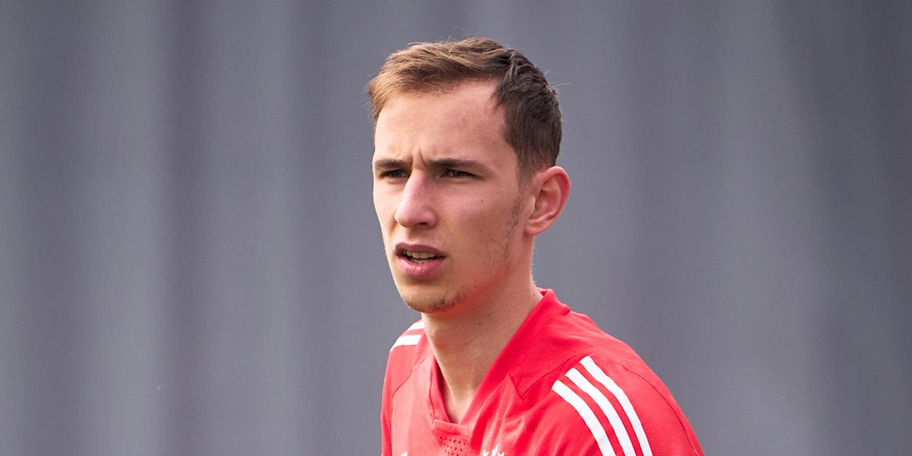 Lovro Zvonarek im Training des FC Bayern