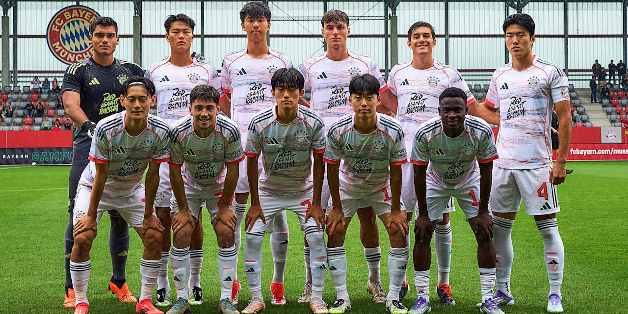 Der FC Bayern World Squad am FC Bayern Campus