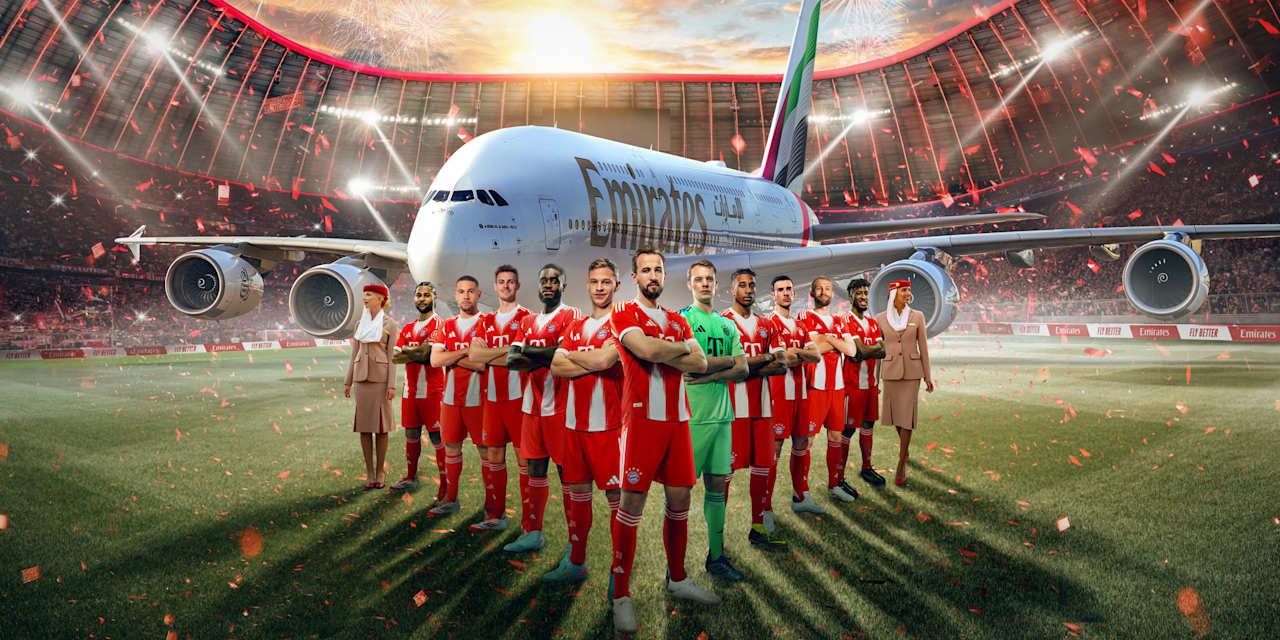 Grafik: Ein Flugzeug von Emirates in der Allianz Arena des FC Bayern