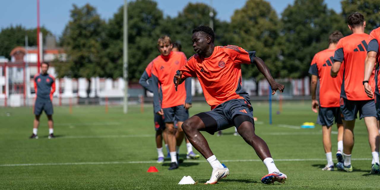 Bajung Darboe im Training der FC Bayern Amateure.