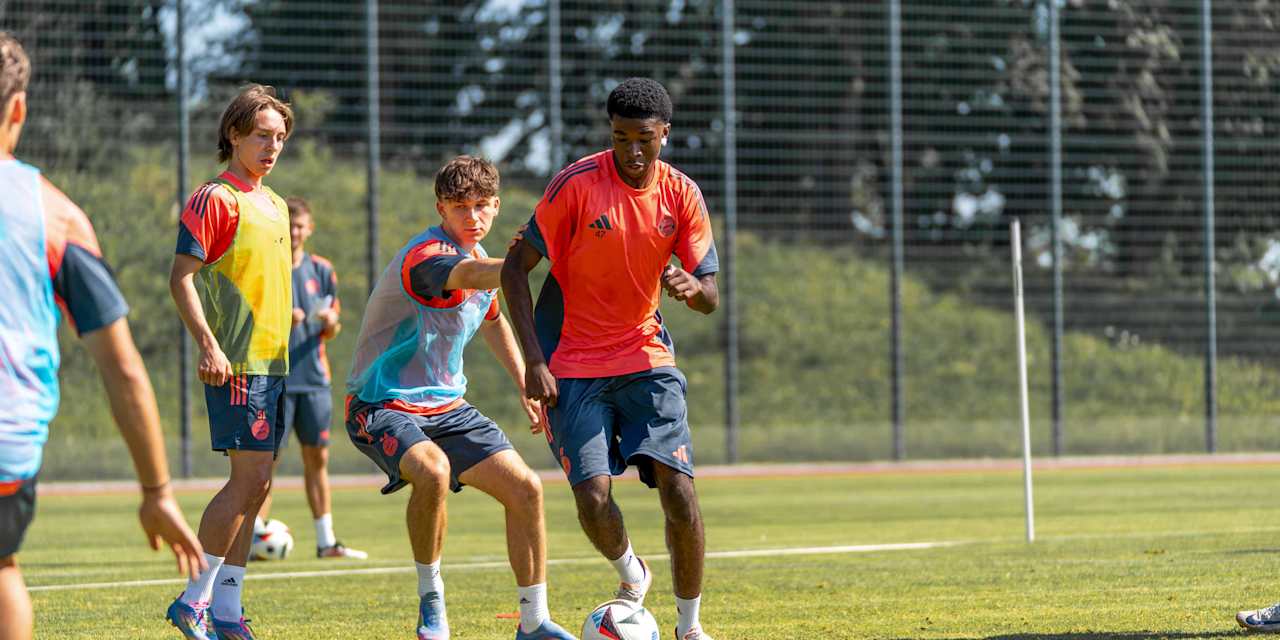 Allen Junior Lambe im Training der U19 des FC Bayern