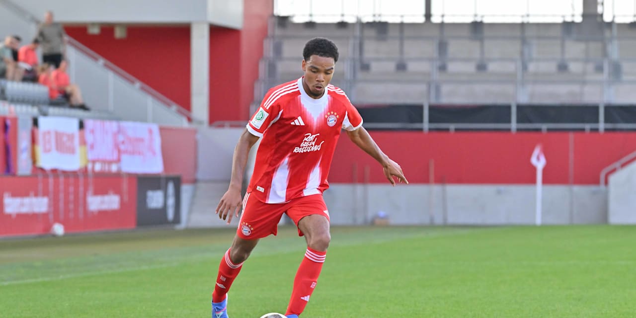Chivano Wijks am Ball.