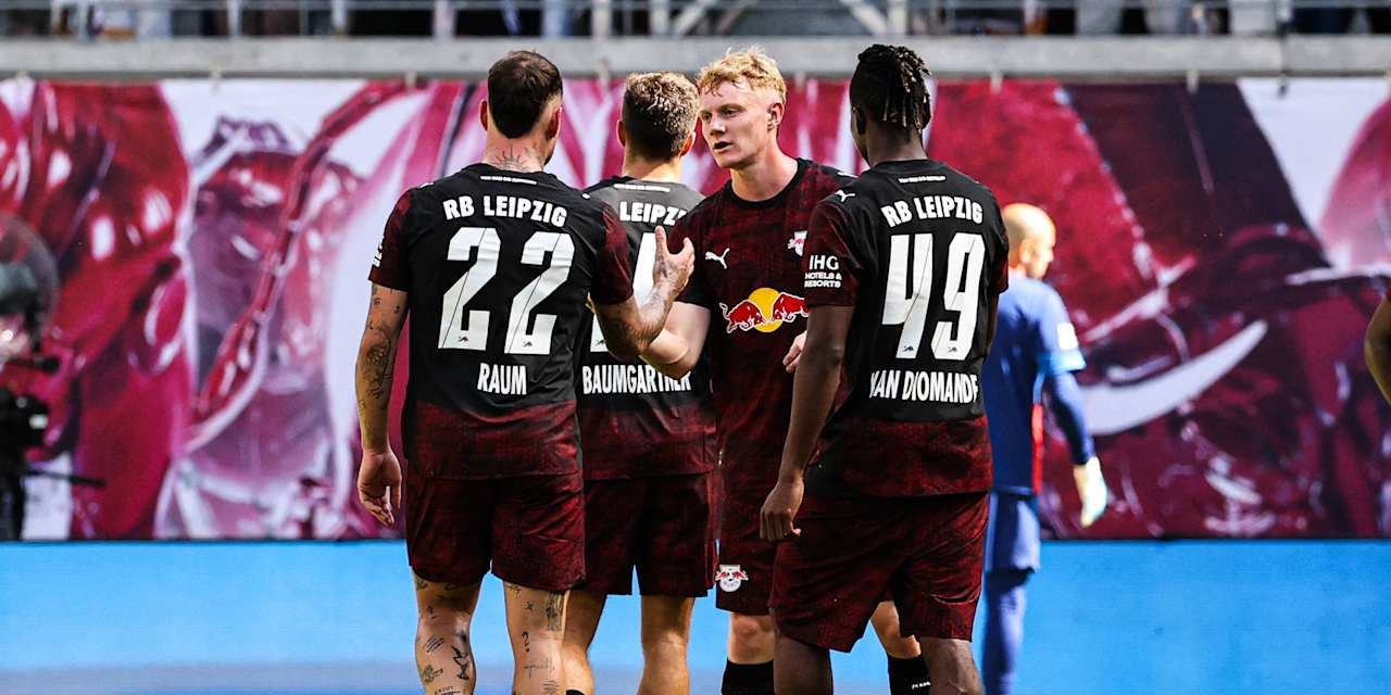 Spieler von RB Leipzig bejubeln ein Tor im Testspiel gegen Atalanta Bergamo.