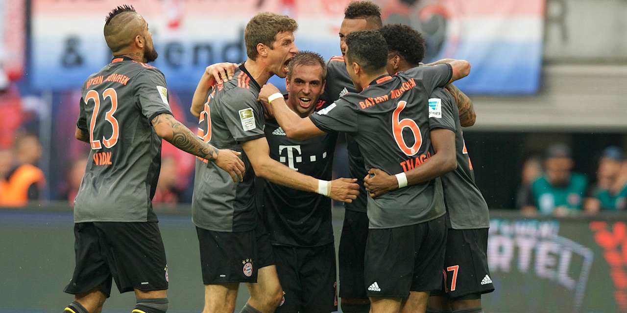 FC Bayern Spieler jubeln nach einem Tor gegen Leipzig