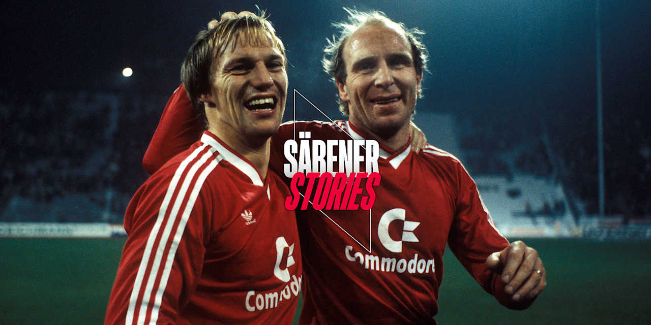 Hansi Pflügler und Dieter Hoeneß jubeln nach einem Sieg mit dem FC Bayern.