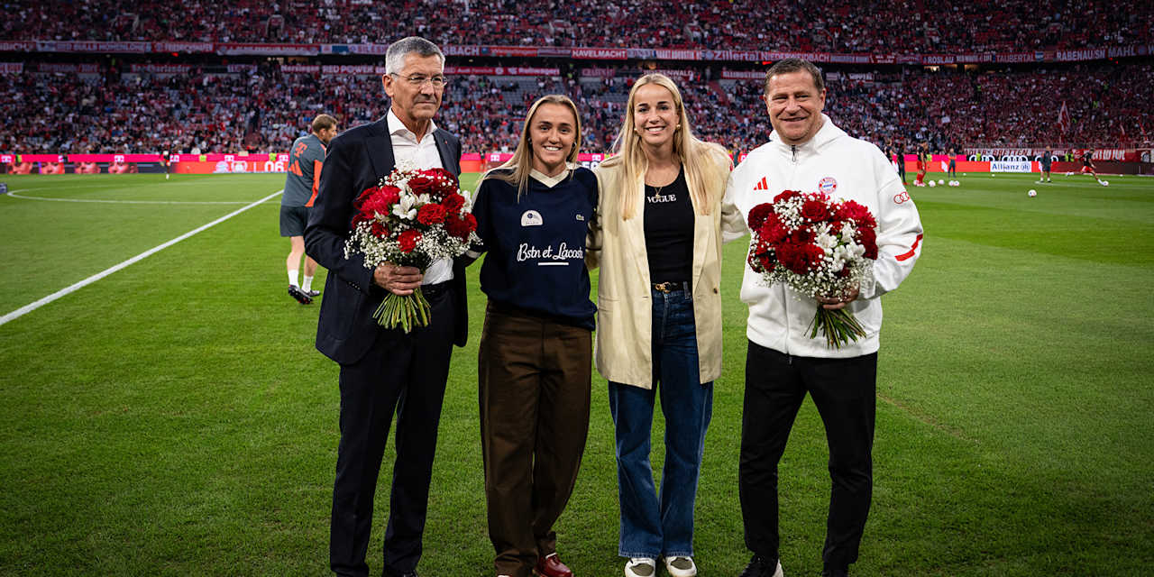 Georgia Stanway und Giulia Gwinn wurden vor dem Spiel gegen Leipzig geehrt.