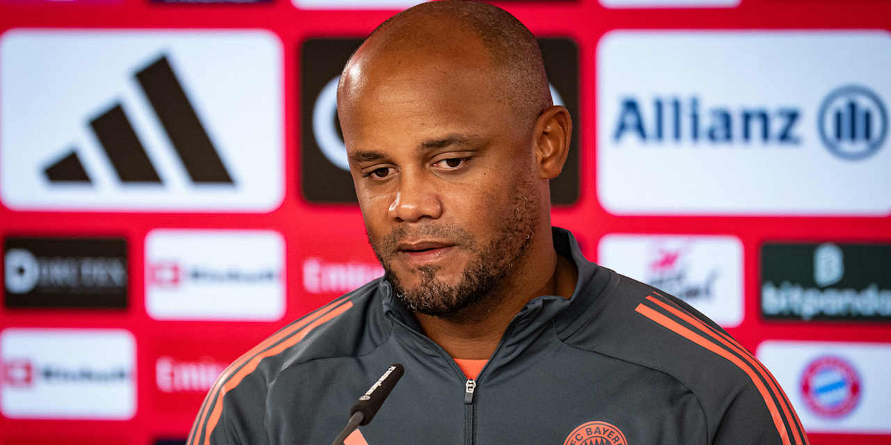 Vincent Kompany spricht im Pressetalk des FC Bayern vor dem Pokalspiel in Wiesbaden