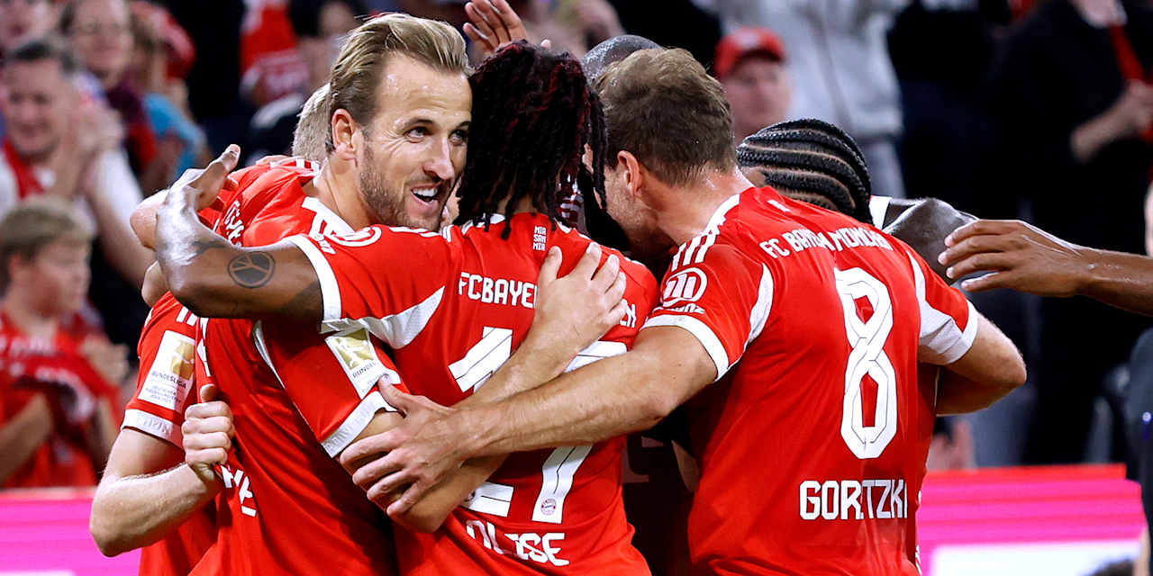 Harry Kane bejubelt ein Tor des FC Bayern im Bundesliga-Spiel gegen RB Leipzig.