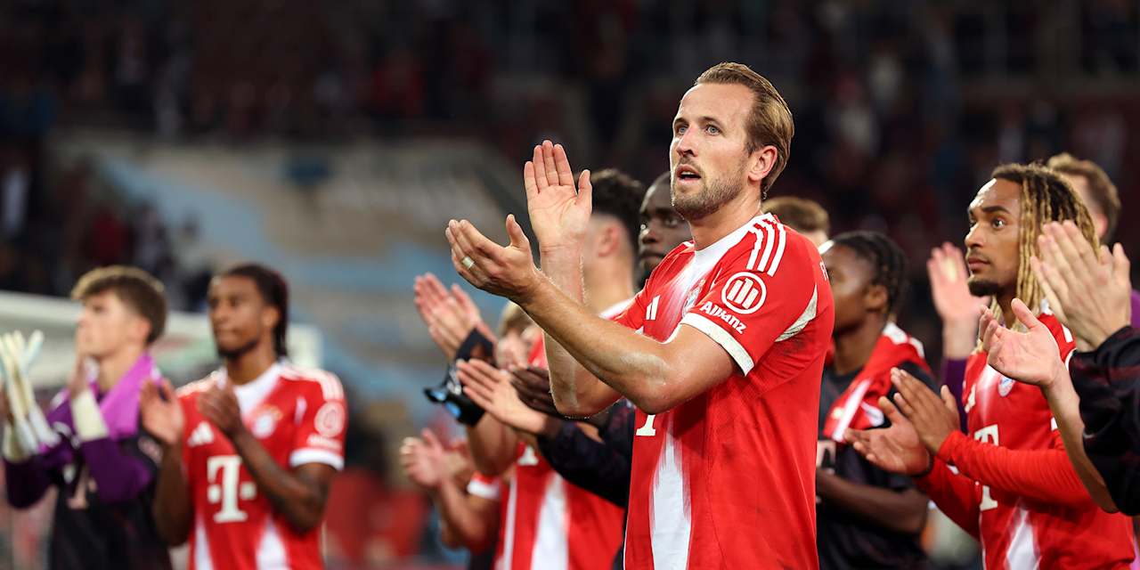 Harry Kane vom FC Bayern jubelt vor den Fans