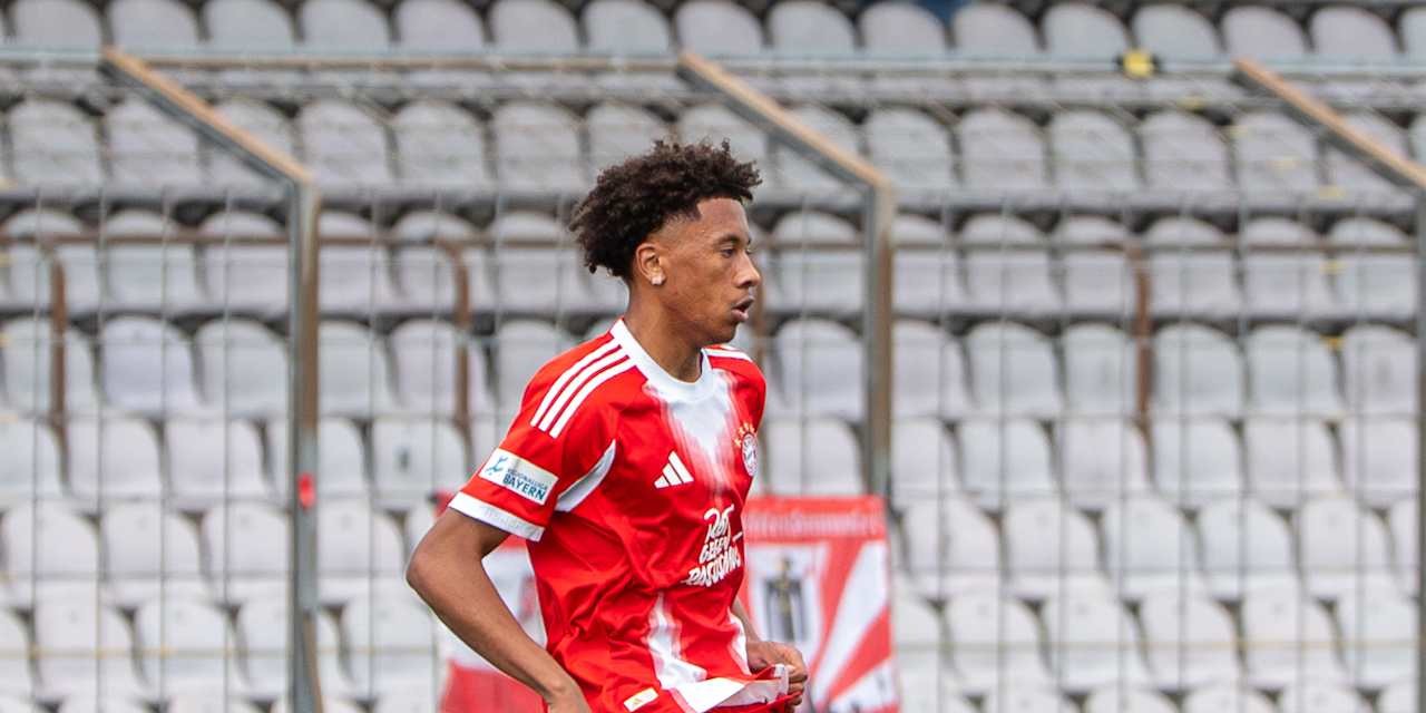 Cassiano Kiala schaut nach rechts.