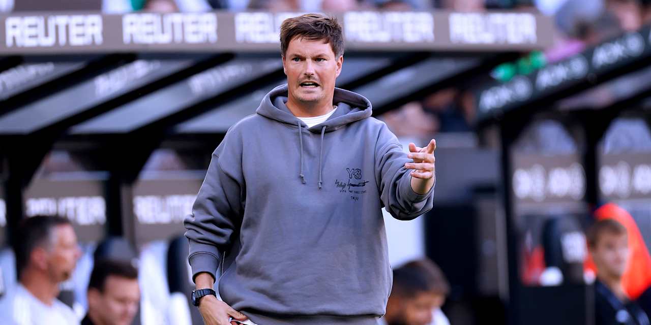 HSV-Trainer Merlin Polzin coacht an der Seitenlinie.