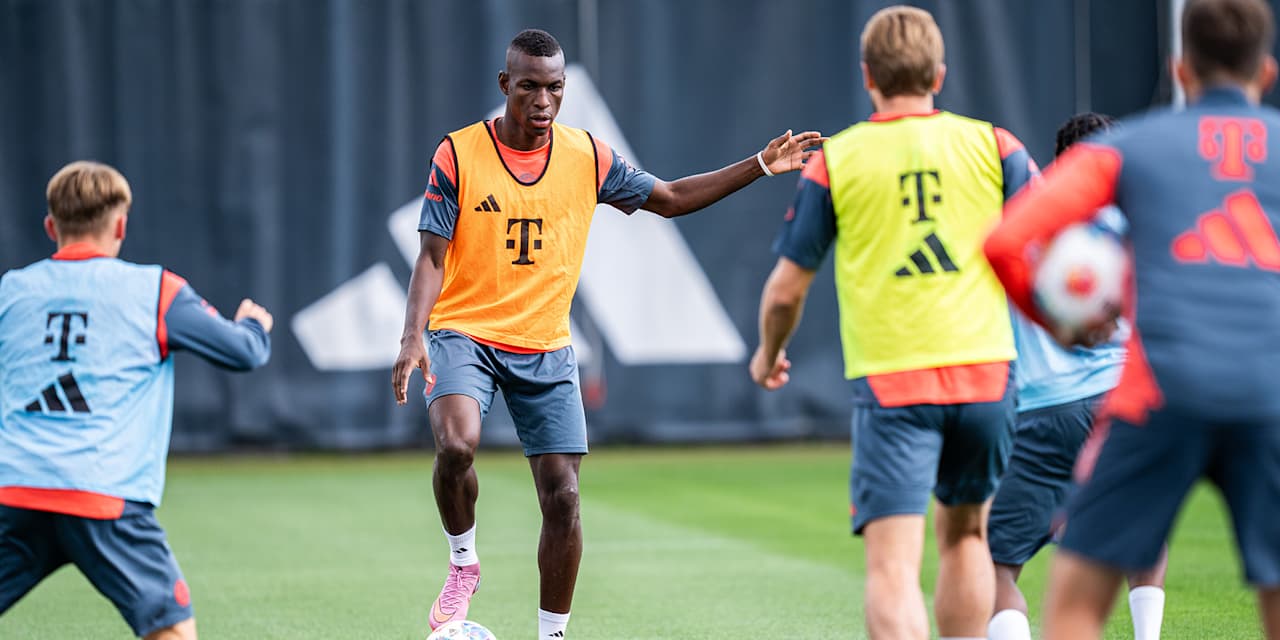 Nicolas Jackson im Training des FC Bayern