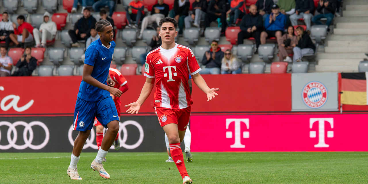 Felipe Chávez jubelt nach einem Tor.