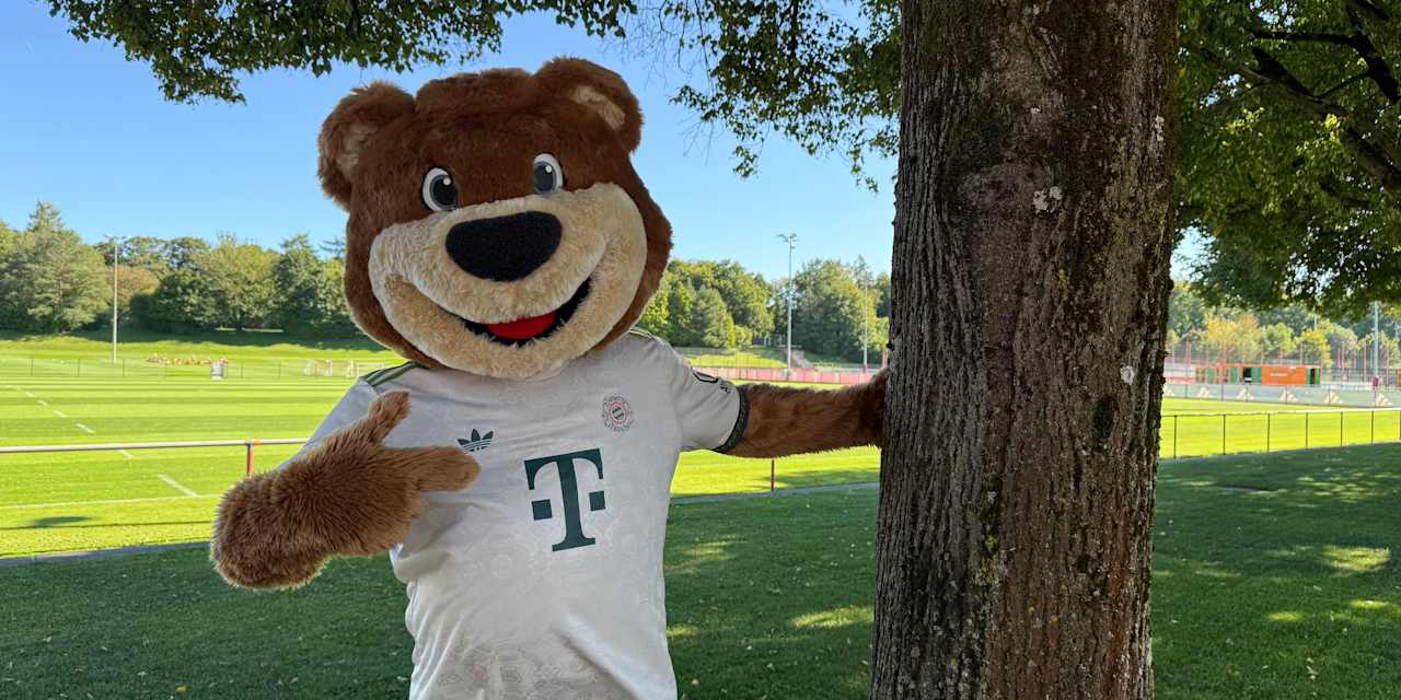 Berni im Wiesn-Trikot an der Säbener Straße
