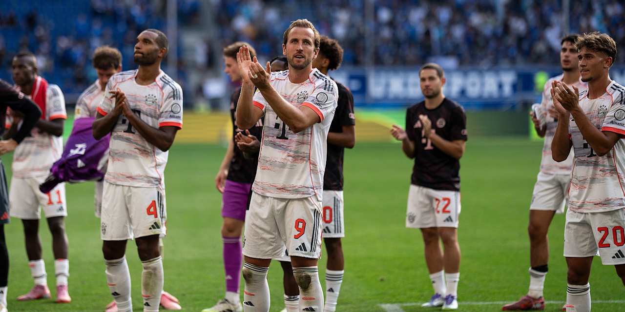 Harry Kane applaudiert nach dem Bundesliga-Spiel des FC Bayern bei der TSG 1899 Hoffenheim.