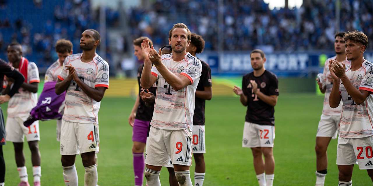 Harry Kane applaudiert nach dem Bundesliga-Spiel des FC Bayern bei der TSG 1899 Hoffenheim.