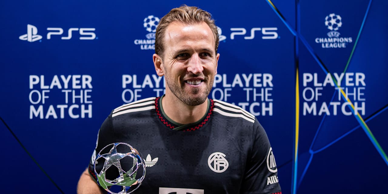 Harry Kane mit der Man of the Match Trophäe nach dem Spiel bei Paphos